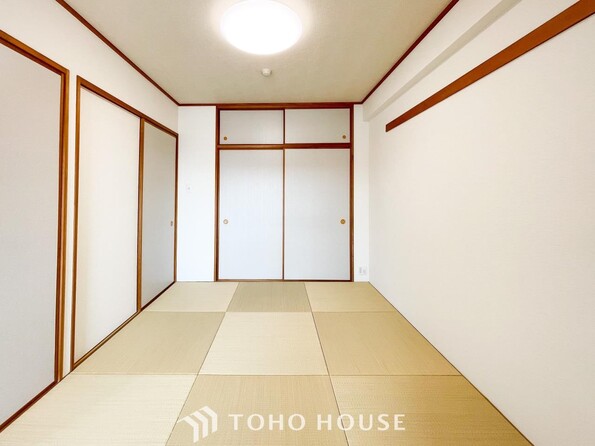 来客時や一息つきたいときなどに利用できる用途多様な空間です。