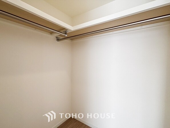 衣類だけでなく大きな荷物も収納でき、お部屋がすっきりします。