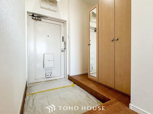 居住者の帰り、訪れる方を優しく迎えてくれる玄関です。