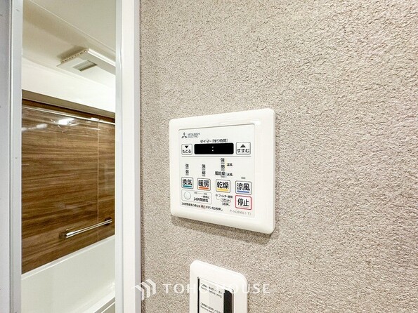 換気機能をはじめ、夜間や雨天時の衣類乾燥に便利な乾燥機能、暖房機能も搭載。