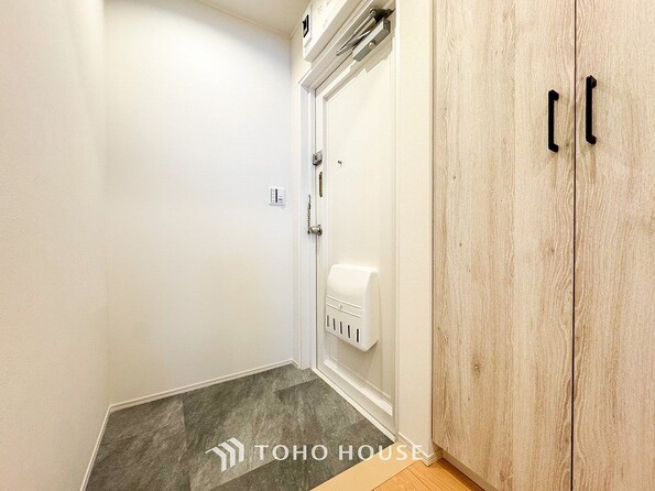 居住者の帰り、訪れる方を優しく迎えてくれる玄関です。