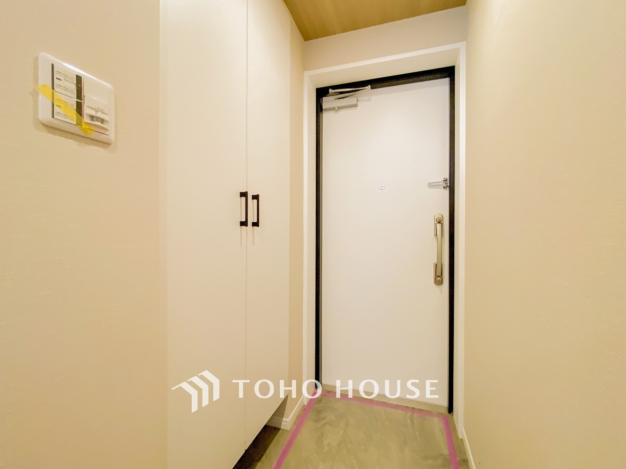 居住者の帰り、訪れる方を優しく迎えてくれる玄関です。