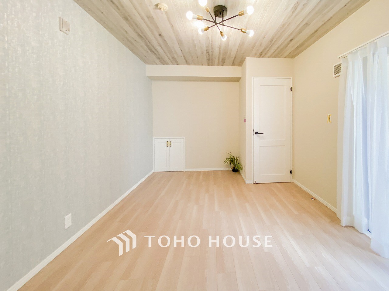 環境の良い場所にセンス良く暮らしたい、こだわりの室内には至福のシーンが繰り広げられます。